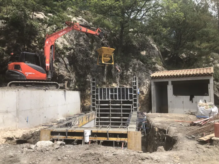 Création d'une piscine en béton à Saint-Martin-de-Peille , La Gaude, MS Construction